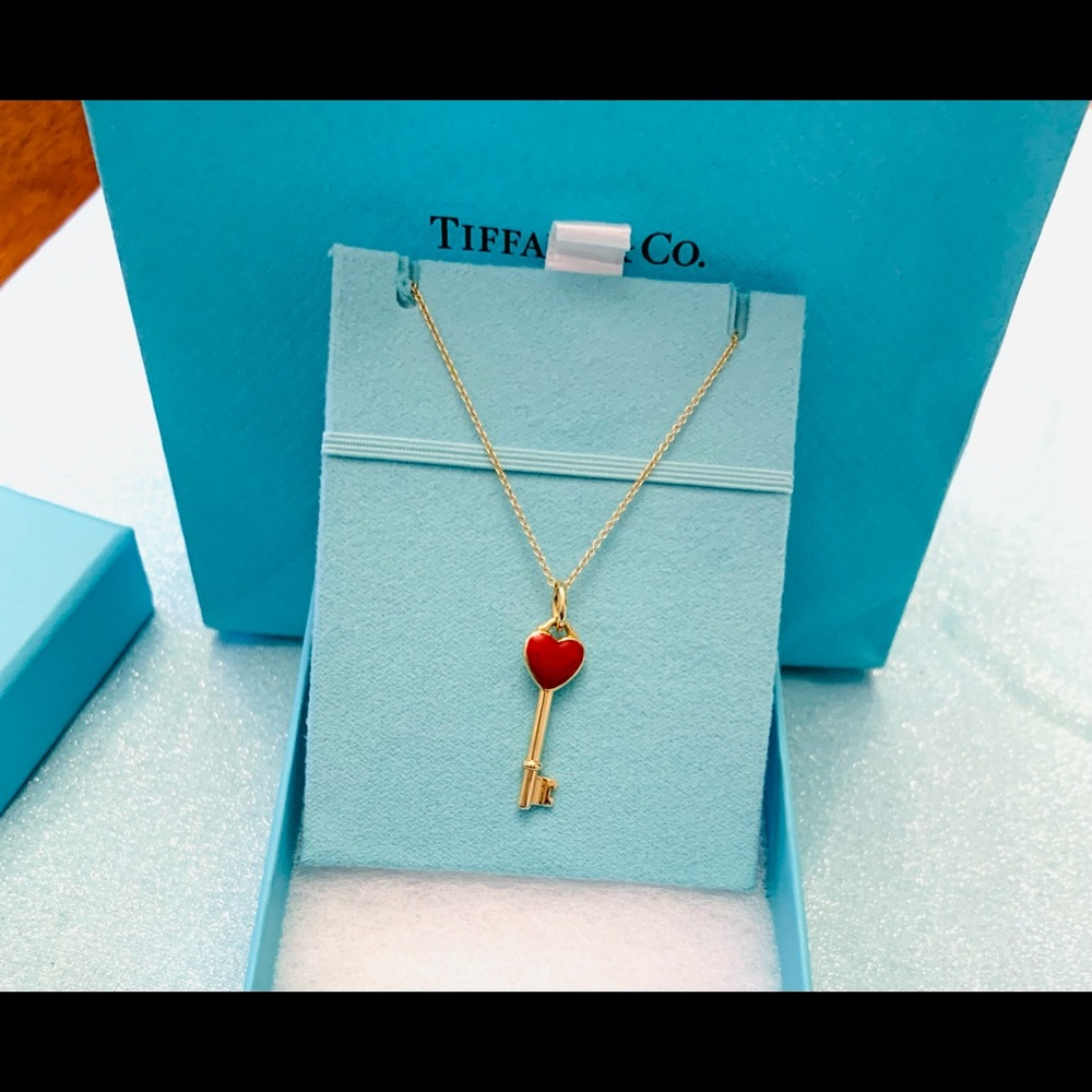 ❌❌SOLD❌❌♥️18K YELLOW GOLD 750 RED ENAMEL KEY PENDENT NECKLACE ON A 18”LONG C - Picture 2 of 7